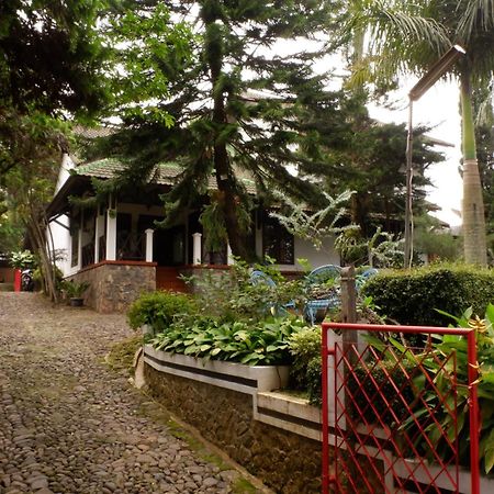 Cemara'S Homestay 바투 외부 사진