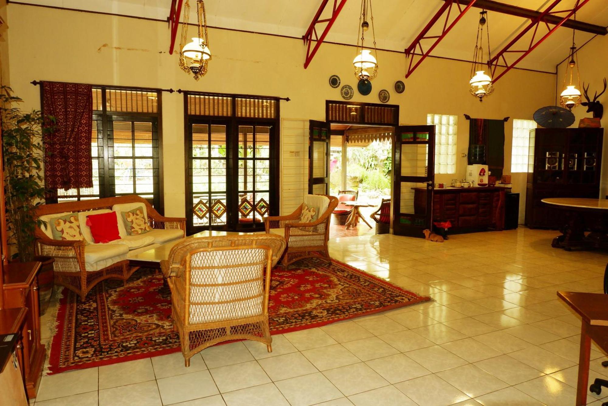 Cemara'S Homestay 바투 외부 사진